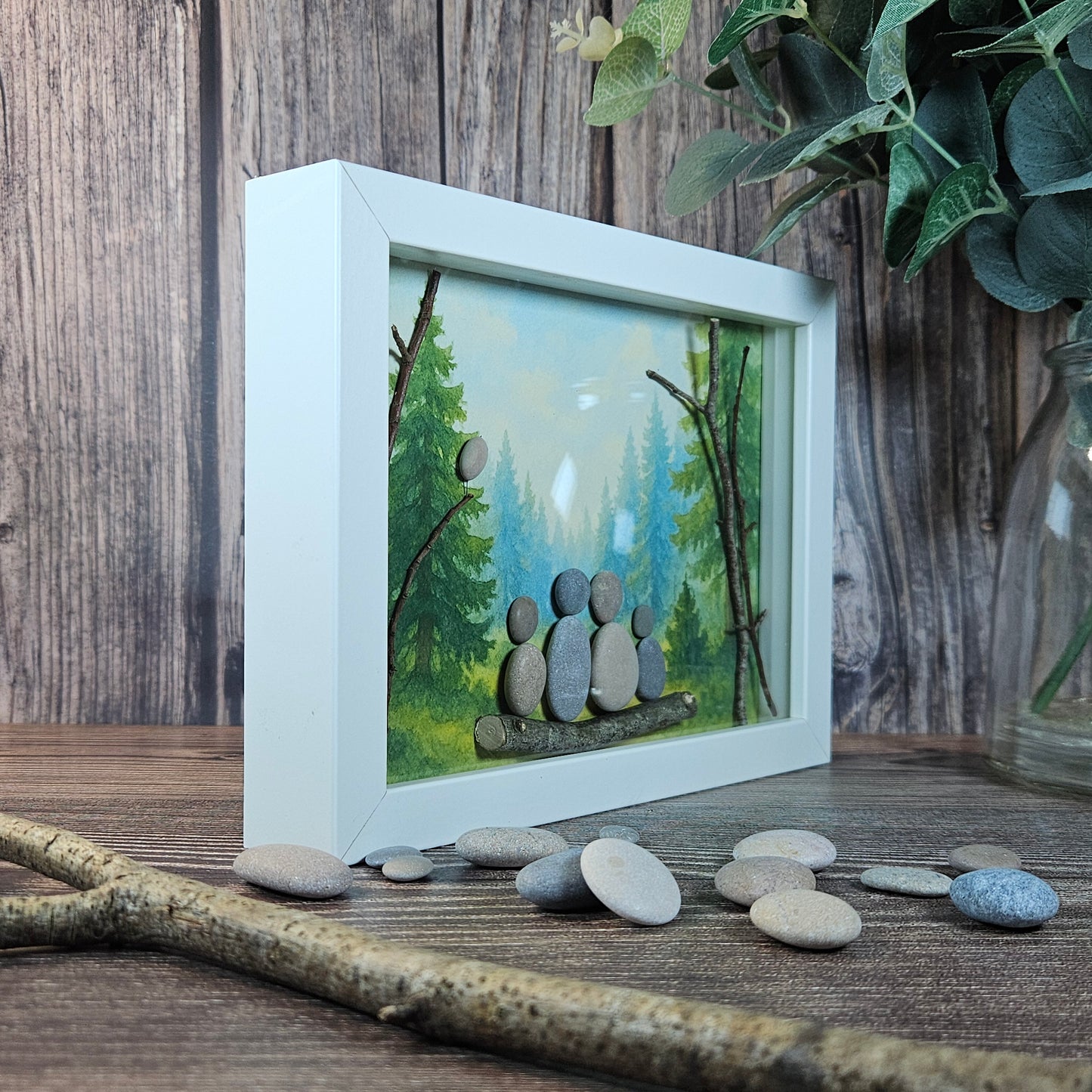Famille au cœur de la forêt
