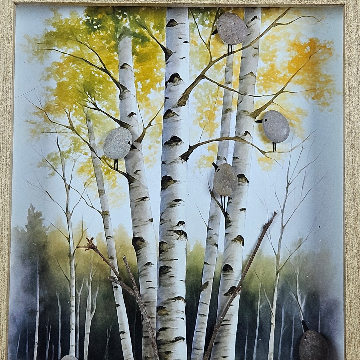 Oiseaux dans les bouleaux dorés